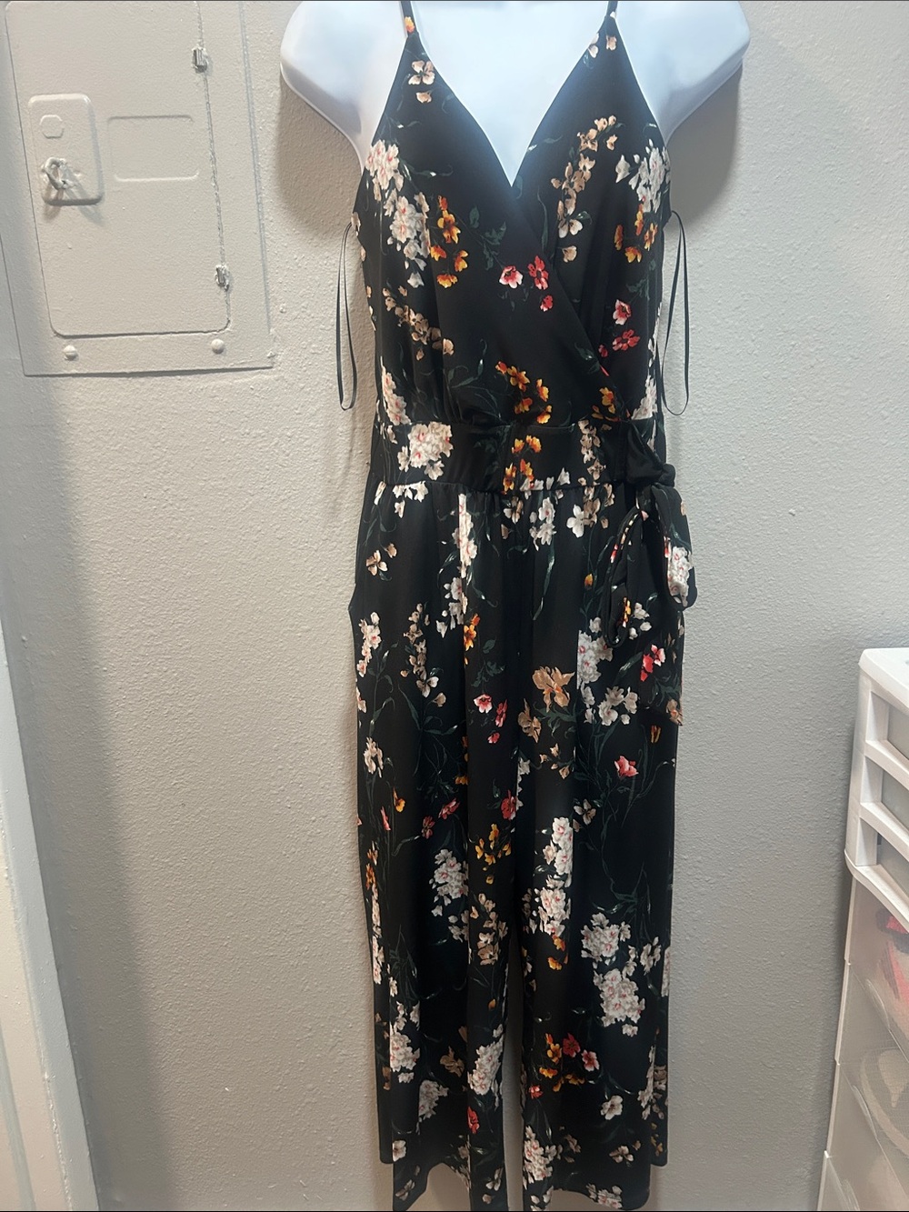 Floral Black V-Neck Sleeveless Jumpsuit